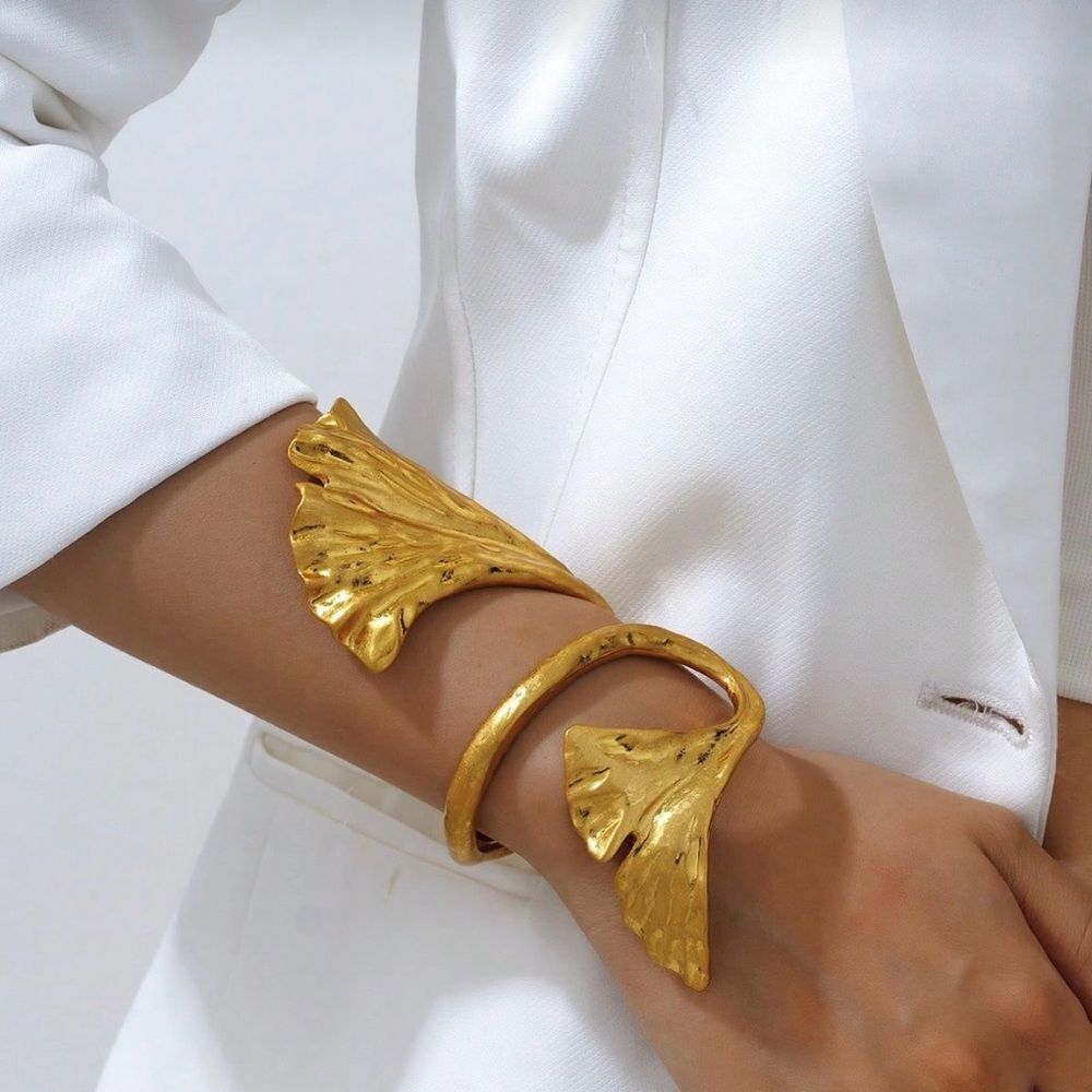 Elegant Gold Leaf Cuff Bracelet Q342